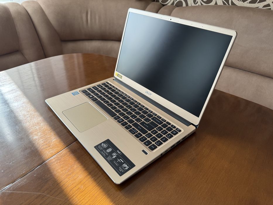 Ноутбук 15.6" Acer Swift 3 на Intel i7-8550U с 8ОЗУ/256SSD/FullHD/RoseGold