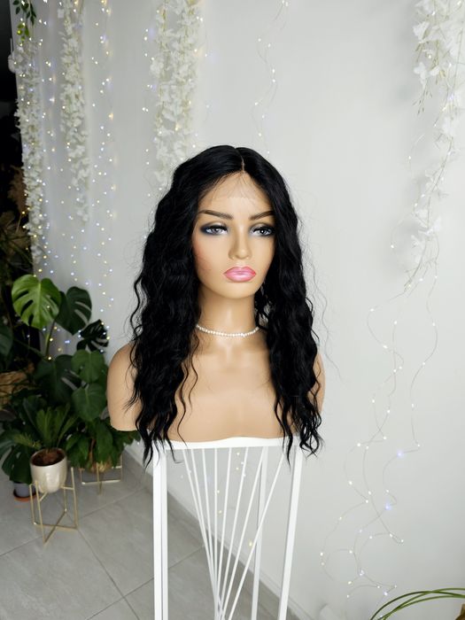 Peruka Iga premium lacefront czarna naturlany efekt fale loki