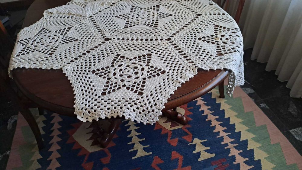 Toalha em renda grossa para mesa de camilha