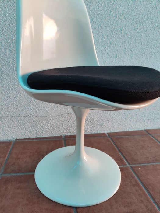 Vendo 6 cadeiras modelo Tulipe