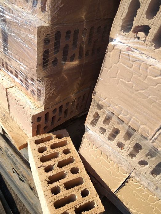 Цегла,Газоблоки,Плити перекриття та ін.Будівництво будинків  ДОЛИНА