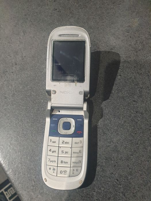 Nokia 2760 z klapką retro telefon komórkowy