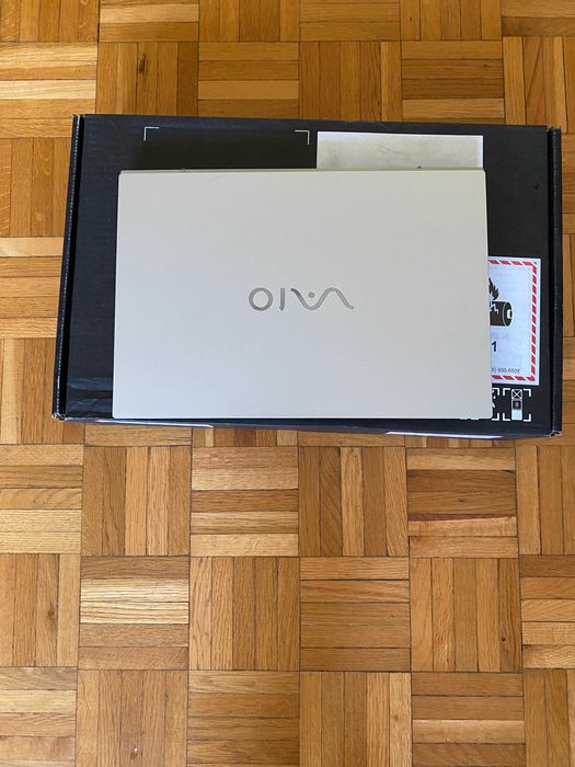Laptop Vaio Fe VWNC71419/WIN 11/Srebrny/Intel i7-11 / 16GB / SSD 1TB