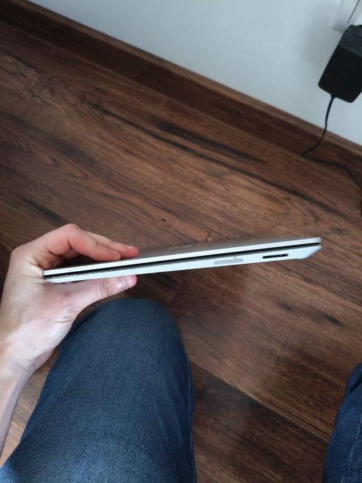 Laptop dotykowy Microsoft Surface Laptop Intel Core i5-8350u + ładowa