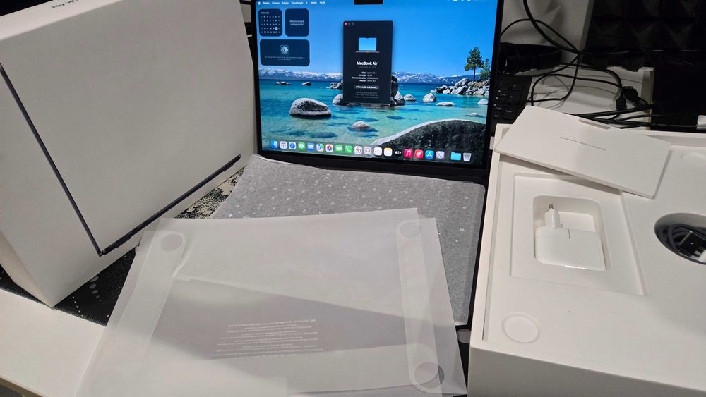 MacBook Air 13" Apple M3 2024 com 16Gb v26.1 Imaculado em caixa