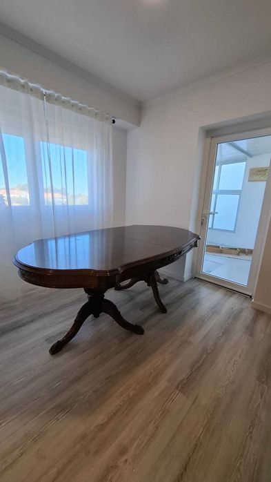 Mesa de jantar em maciço