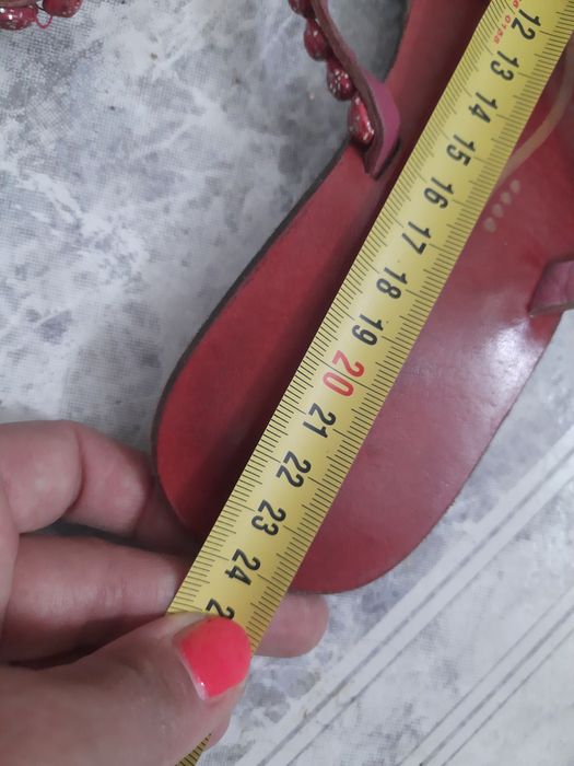 Czerwone skórzane klapki damskie na szersza stopę 37