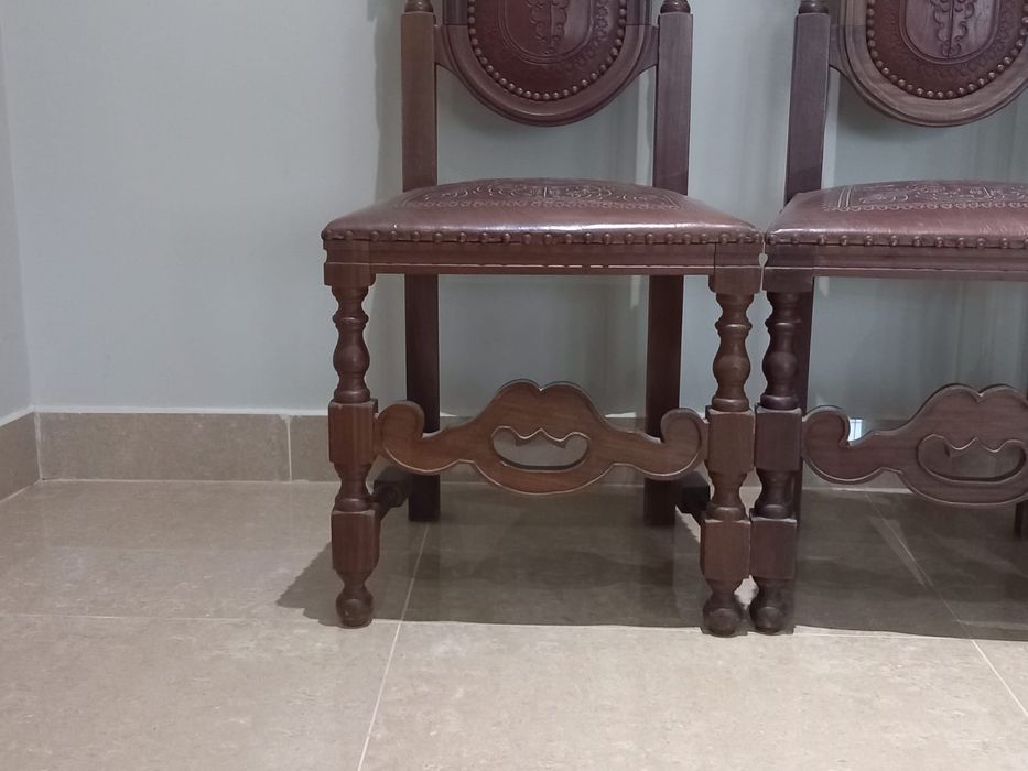 Cadeiras de jantar clássicas