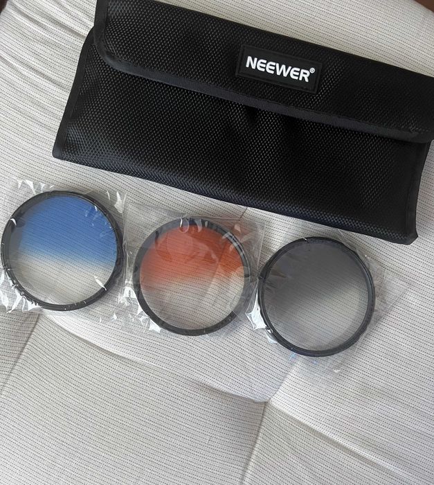 Conjunto de 3 filtros da marca Neewer: azul, vermelho e cinza