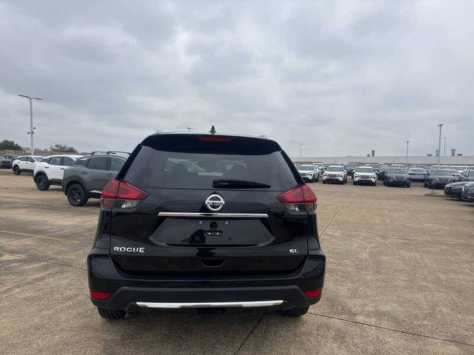 Nissan Rogue SL      2018