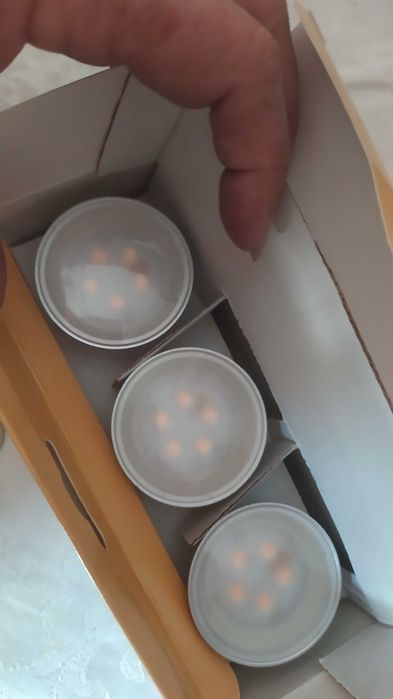 Komplet nowych żarówek Diall LED 340 w kartonie