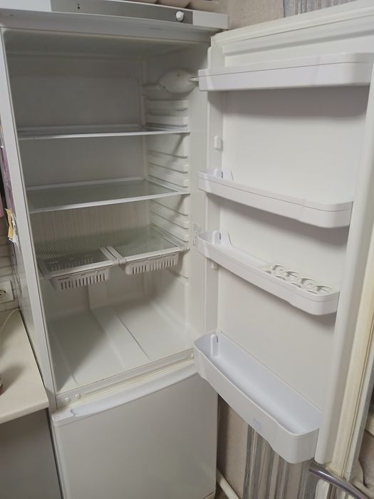 Продам холодильник Indesit