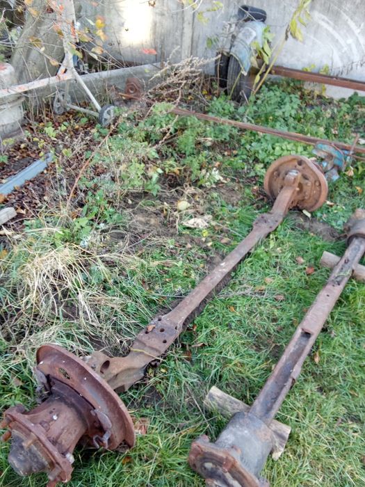 Продам вісь передню,під газоновськи диски.