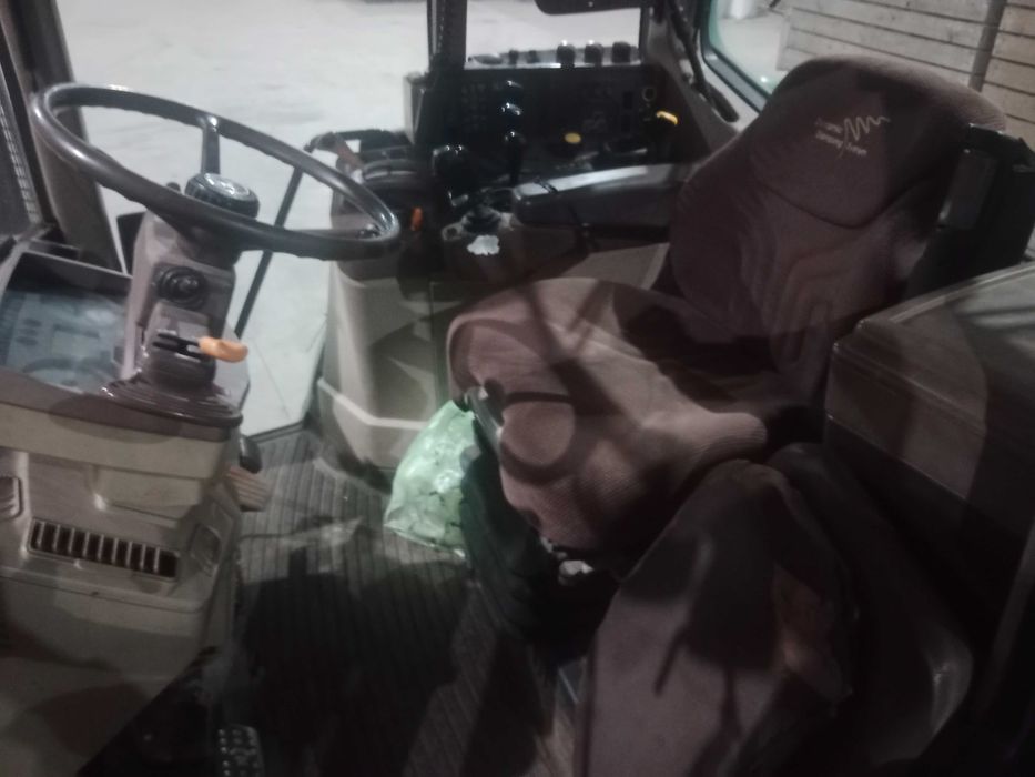 Ciągnik John Deere 6920 S  z ładowaczem czołowym, przedni tuz