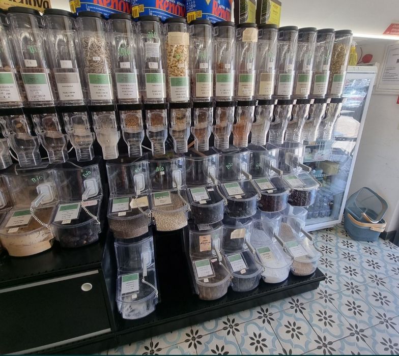 Móvel com cubas a Granel