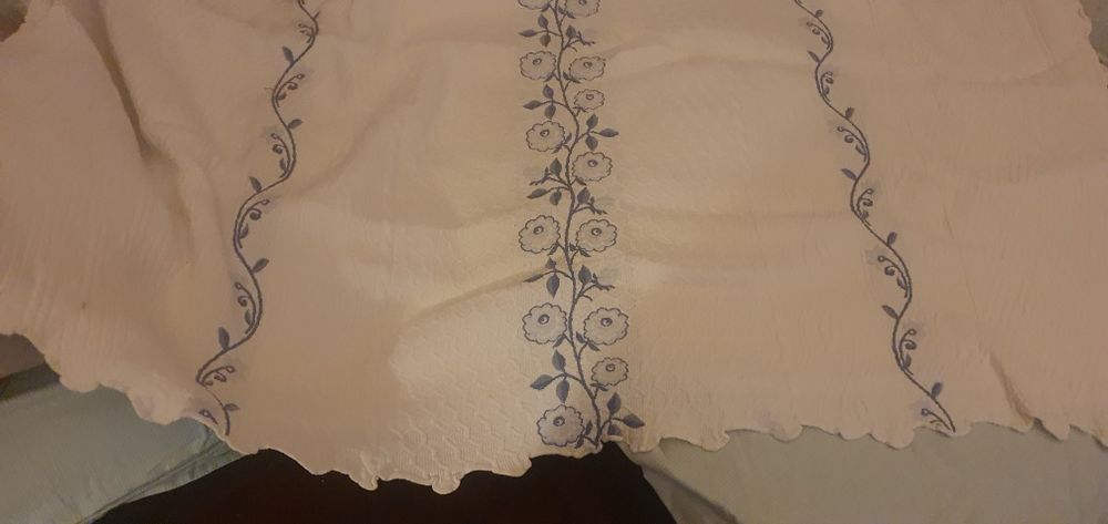 Colcha cm nova tons branca e azul