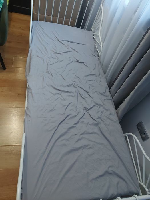 Łóżko metalowe Minnen rozsuwane dla dziewczynki księżniczki Ikea