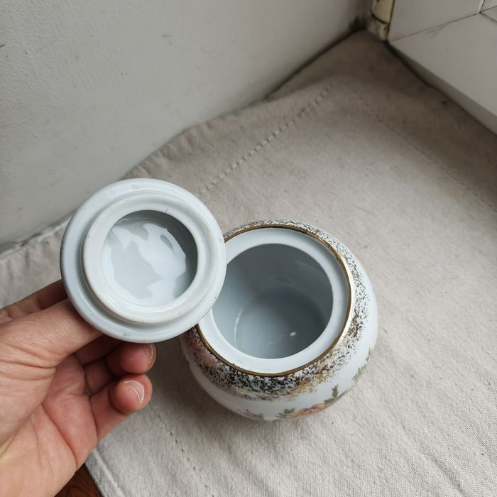 Cukiernica Wałbrzych Kula Różyczki złocone Porcelana PRL