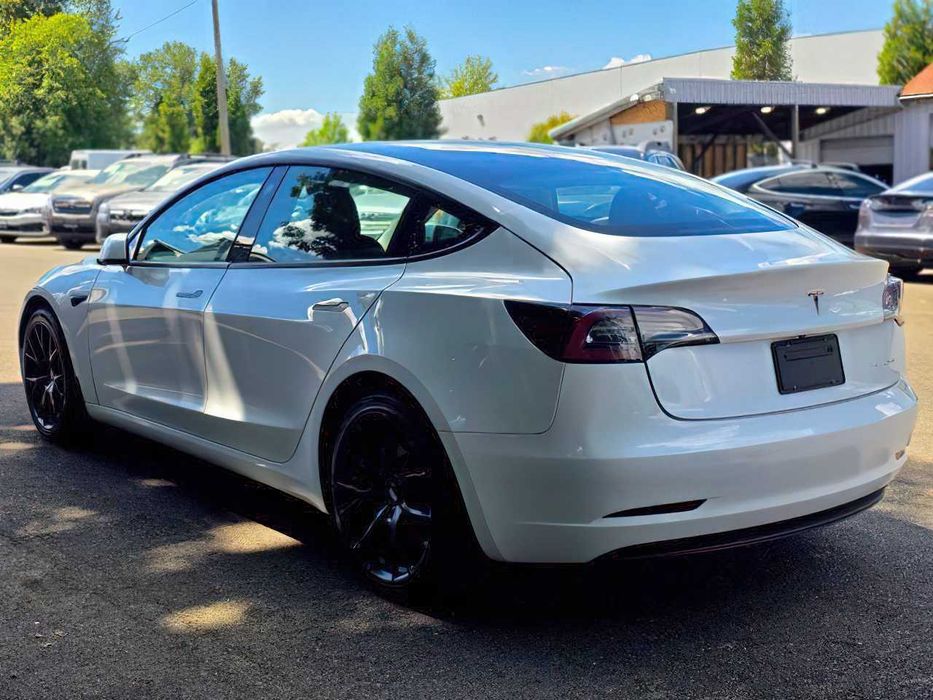 Tesla Model 3 Long Range      2021