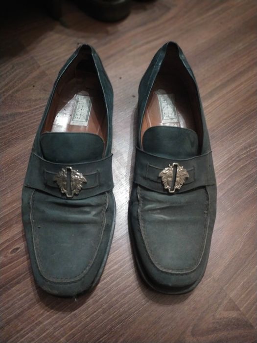 Продам обувь лоферы Versace. Под ремонт.