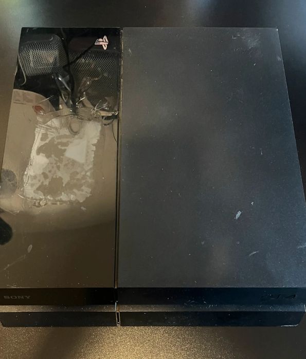 Consola PlayStation 4 Branca

Vendo consola Sony PlayStation 4 branca,