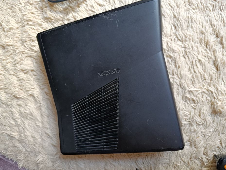 Xbox 360 250 GB, 2 pady, Kinect, gry Minecraft, FIFA 19 pl i inne