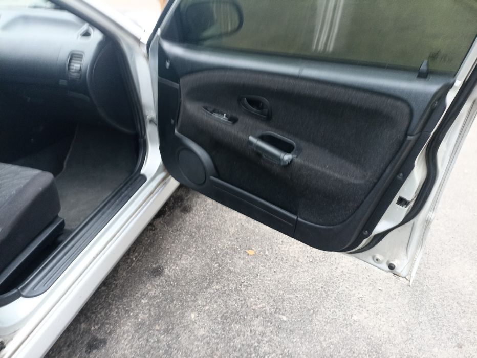 Продам Мітсубісі Каризма 2001 року 1,8 GDI з переоформленням