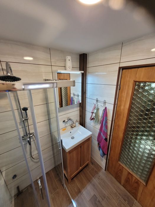 Domek z Jacuzzi Balią nad rzeką do wynajęcia 35 km od Warszawy, kajaki