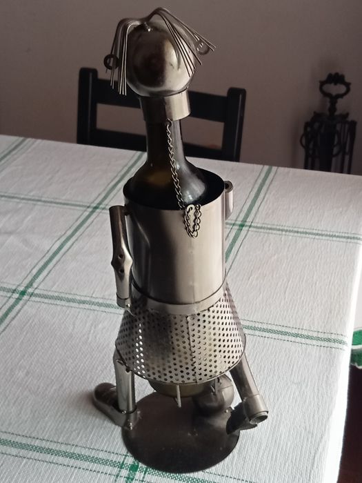 Vendo duas garrafeiras em metal excelente estado