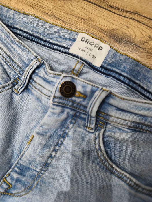Spodnie jeansy Cropp 28/32 slim