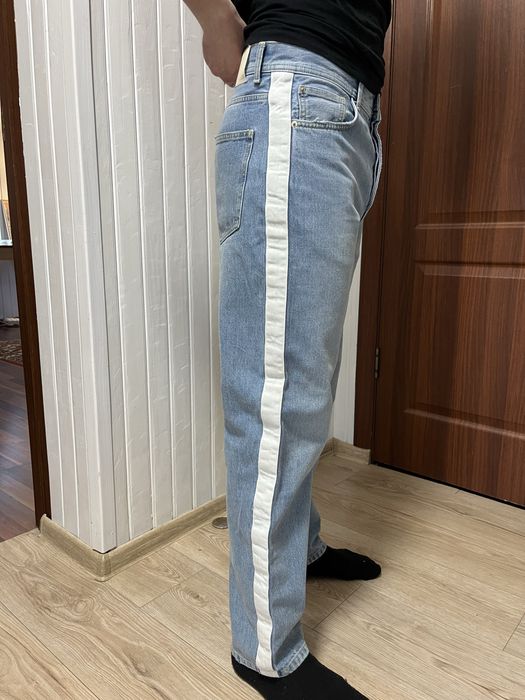 Чоловічі джинси ZARA світлі з лампасами розмір М