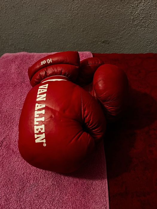 Bola de futebol adidas / luvas de boxe /corda de saltar.