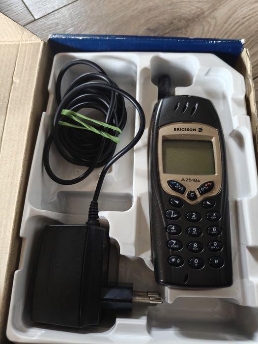 Telefon Ericsson A2618s z pudełkiem