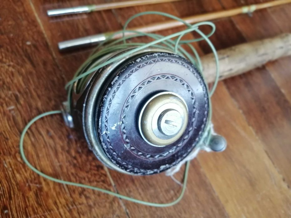 Cana de pesca em bambu antiga