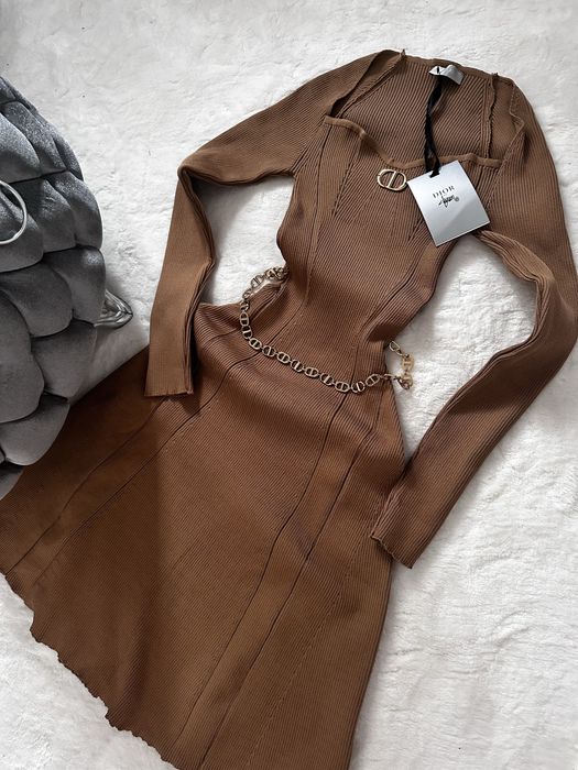 Sukienka prążek złoty pasek