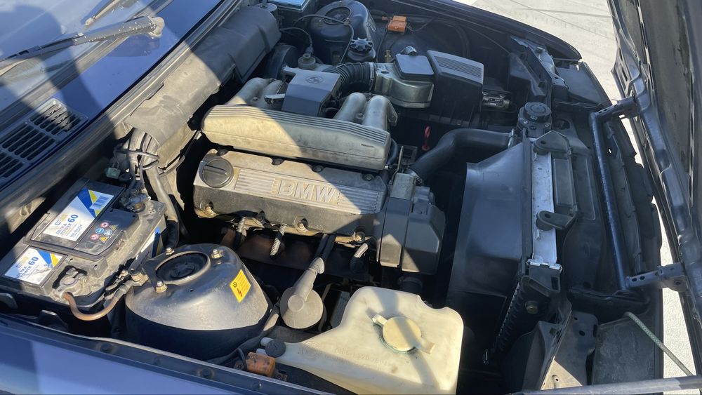 BMW E30 318i baur 34000 zł i sedan na żółtych tablicach 38000 zł