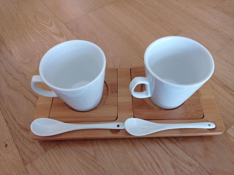 Conjunto de chávenas com suporte