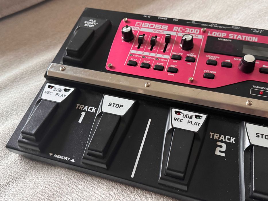 Boss RC-300 Loop Station + mala Thomman