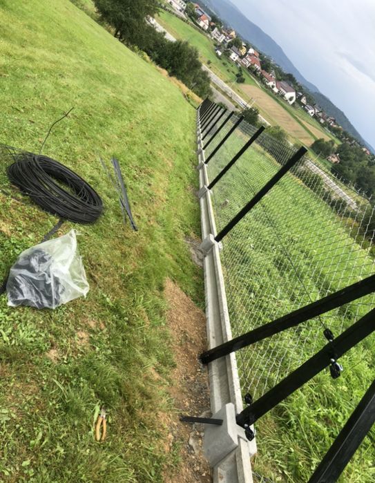 ogrodzenia panelowe 40 zł Montaz   /MAterial