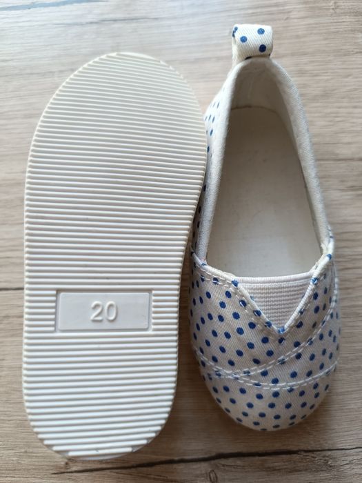 Взуття для дівчинки (туфлики,макасіни, домашні тапулі)