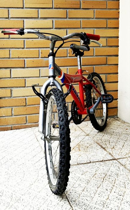 Bicicleta de criança usada para despachar