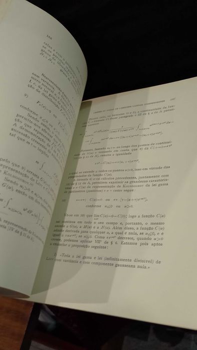 Estudo Geral dos Limites de Somas de Variáveis Casuais Independentes