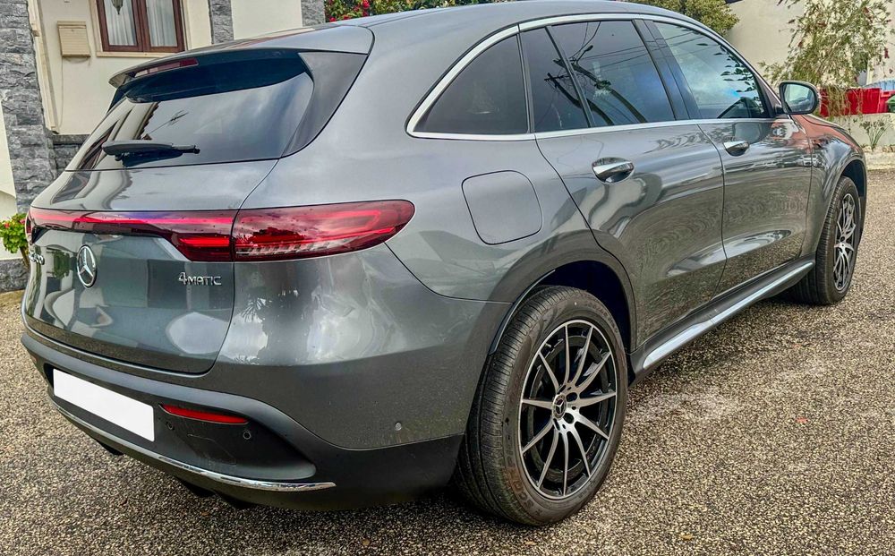 Mercedes-Benz EQC 400 4MATIC AMG - Jan/2024 com 16.000 km. Está NOVO !