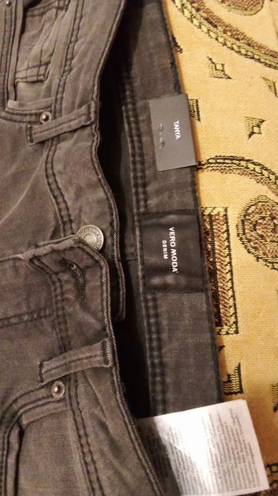 Продаю женские новые джинсы