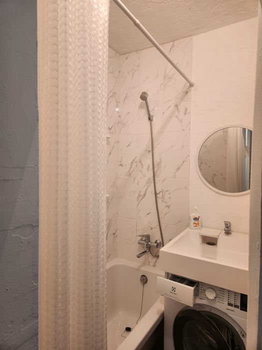 Посуточно 1 но комнатная кв.на Русановке,м.Левобережная 10 мин.пеши