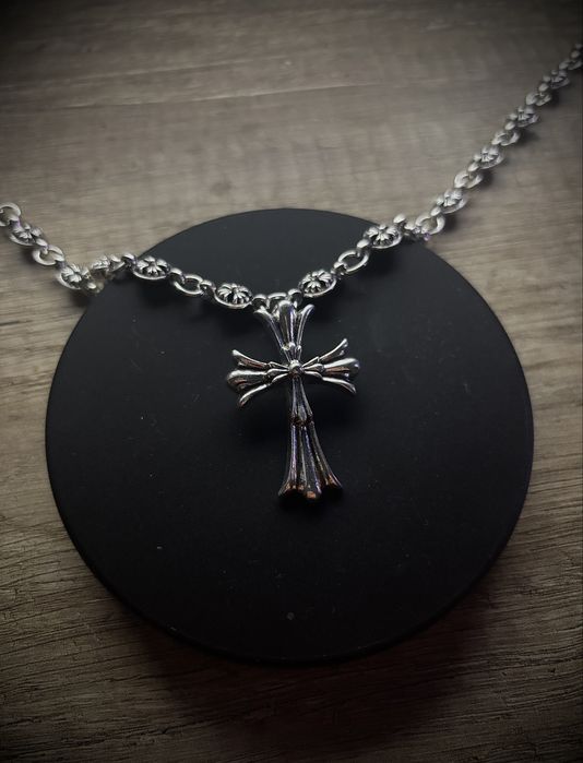 Naszyjnik w stylu chrome hearts