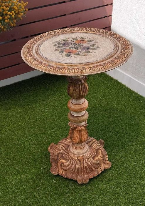 Mesa de apoio antiga em excelente estado