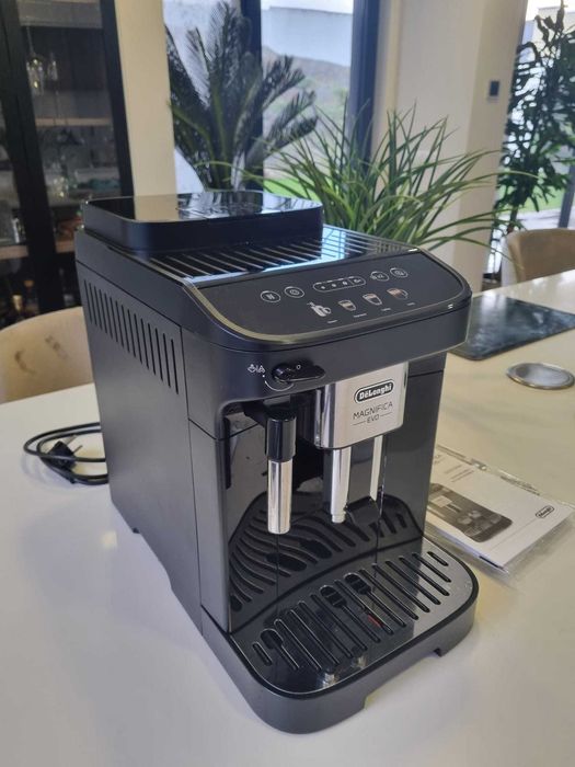 Máquina café Delonghi Magnifica EVO c/garantia