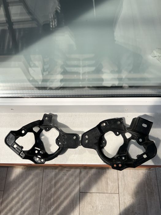 Кронштейш передніх протитуманок мазда СХ 3, 2017 р.в.