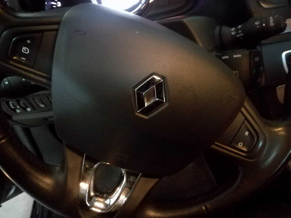 Renault Mégane Sport Tourer 1.5 dCi 2015 – Muito estimada – Manutenção recente